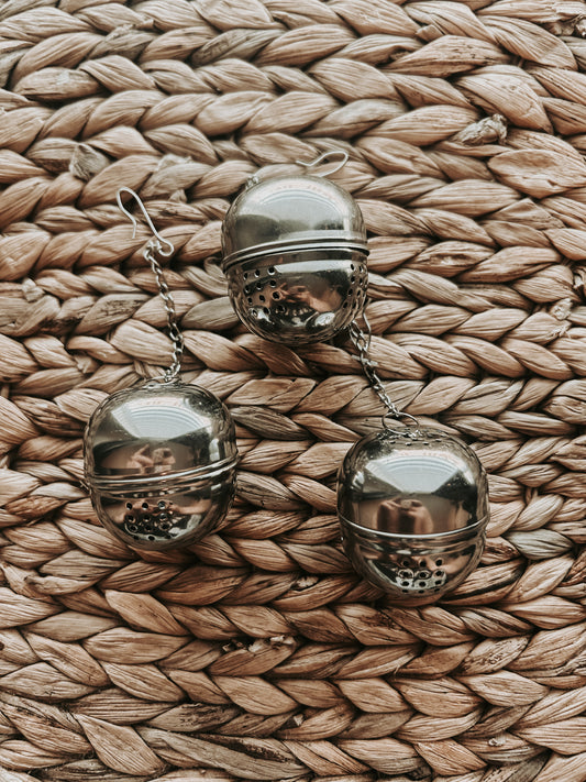 Metal round tea ball steeper