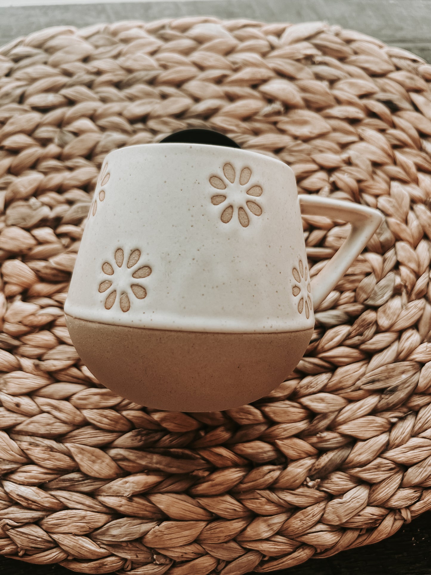 Pottery daisy mug